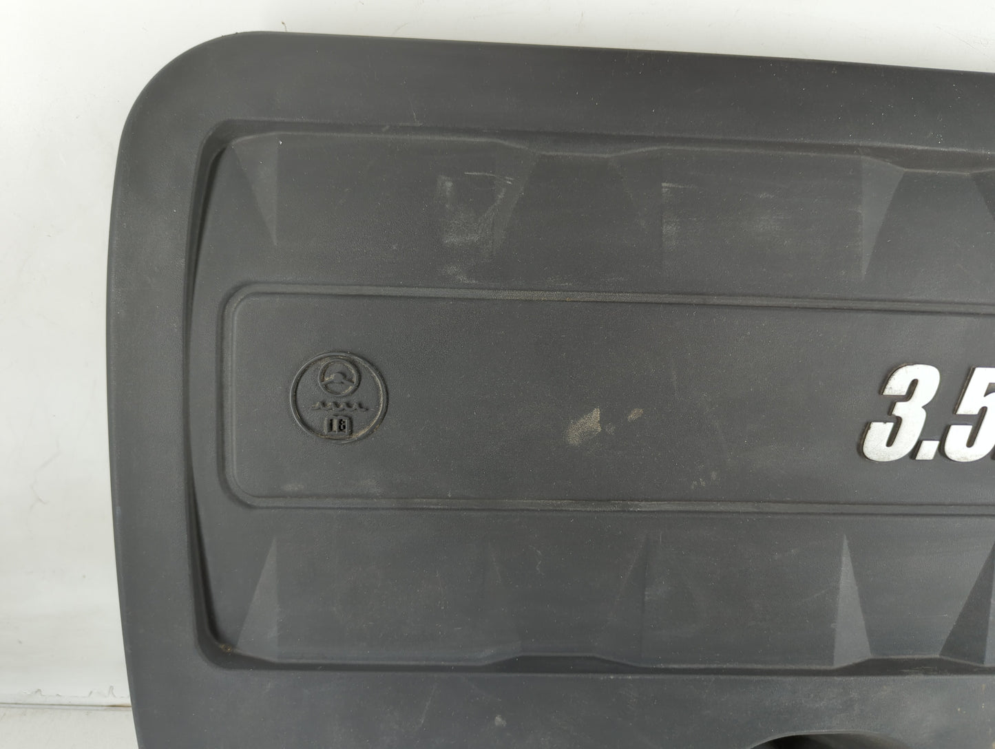 2008 Saturn Vue Engine Cover 776675 - Oemusedautoparts1.com