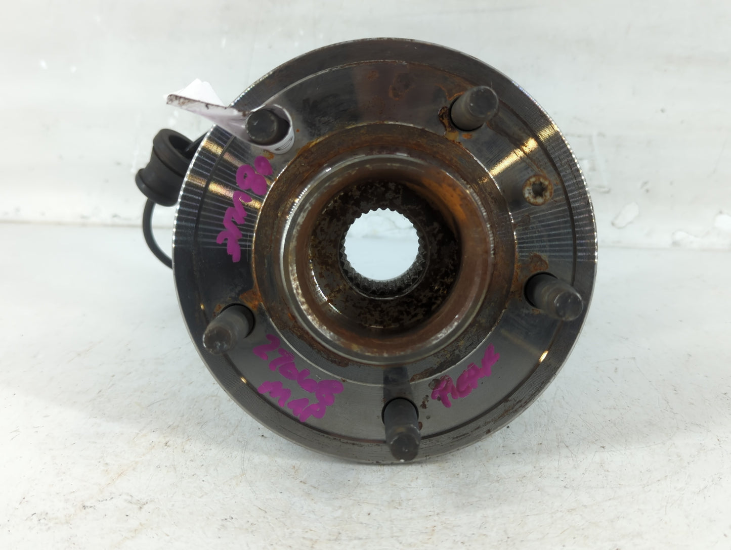 2008-2008 Saturn Vue Driver Rear Wheel Hub Oem - Oemusedautoparts1.com