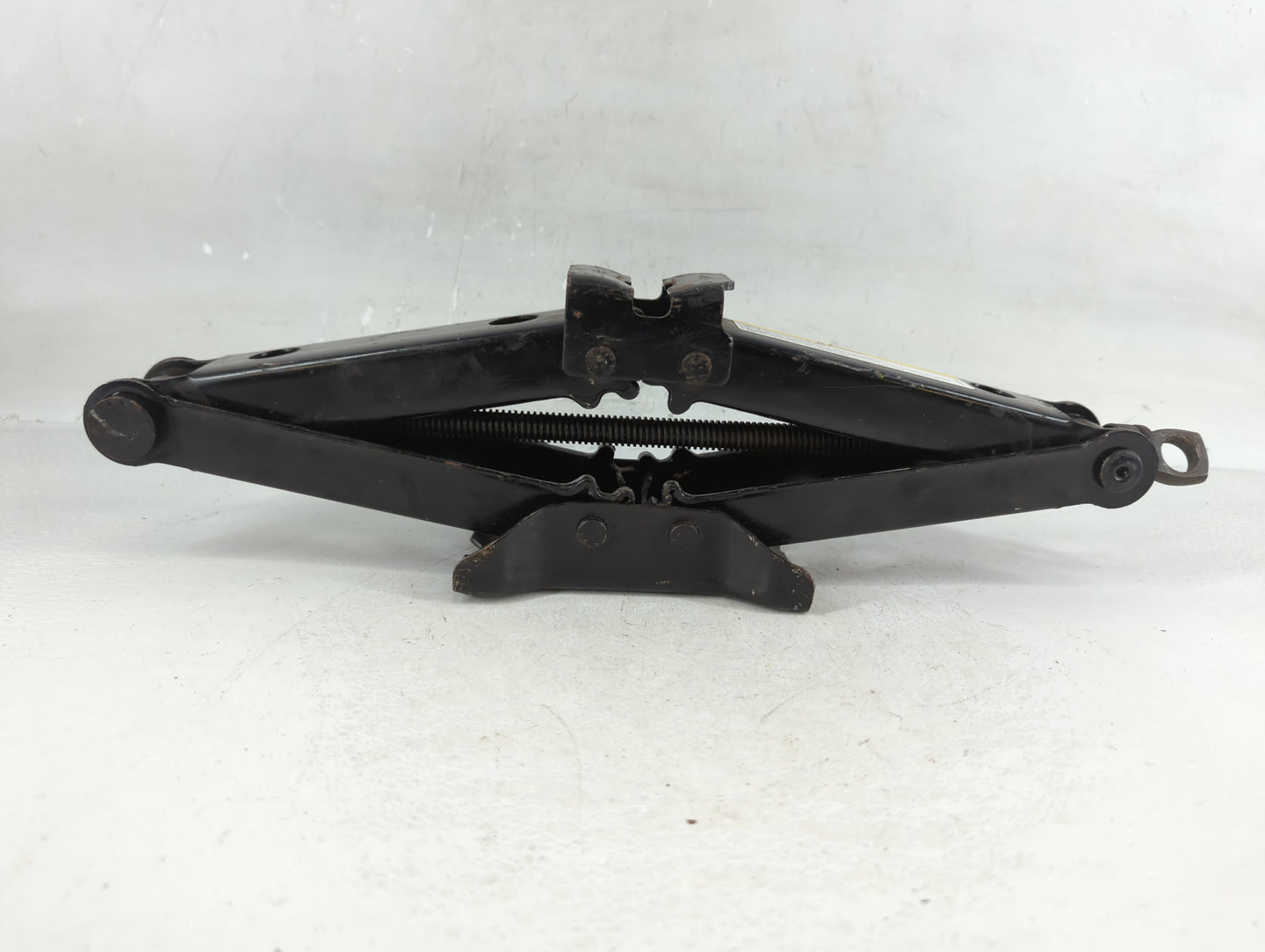 2008 Saturn Vue Spare Scissor Car Jack - Oemusedautoparts1.com