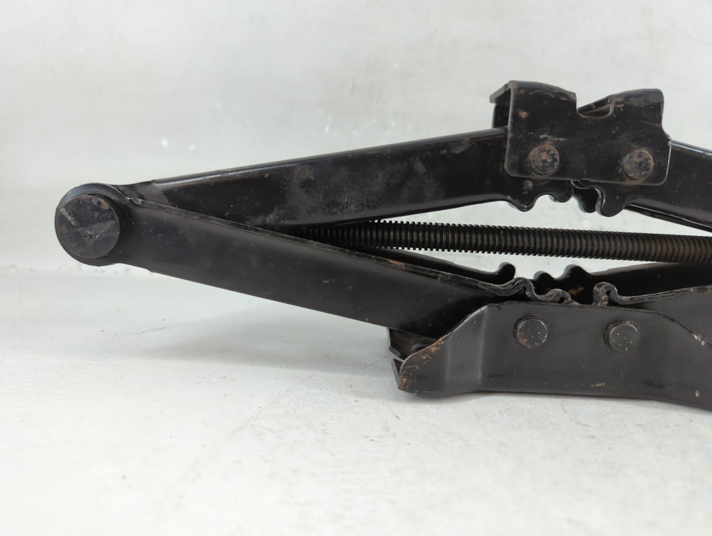 2008 Saturn Vue Spare Scissor Car Jack - Oemusedautoparts1.com