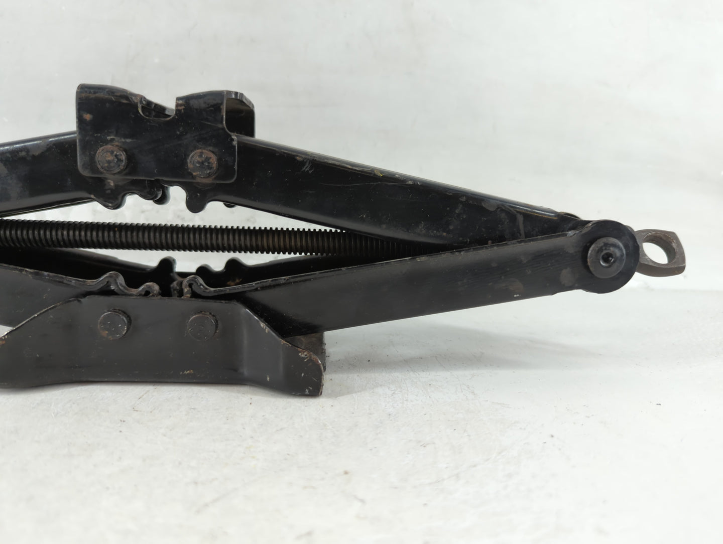 2008 Saturn Vue Spare Scissor Car Jack - Oemusedautoparts1.com