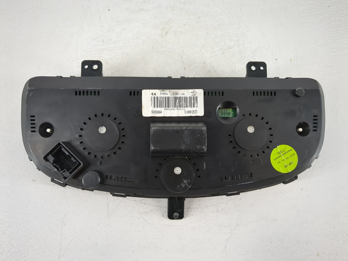2008-2009 Saturn Vue Instrument Cluster Speedometer Gauges P/N:96650944 Miles:100K Fits Fits 2008 2009 OEM Used Auto Parts -