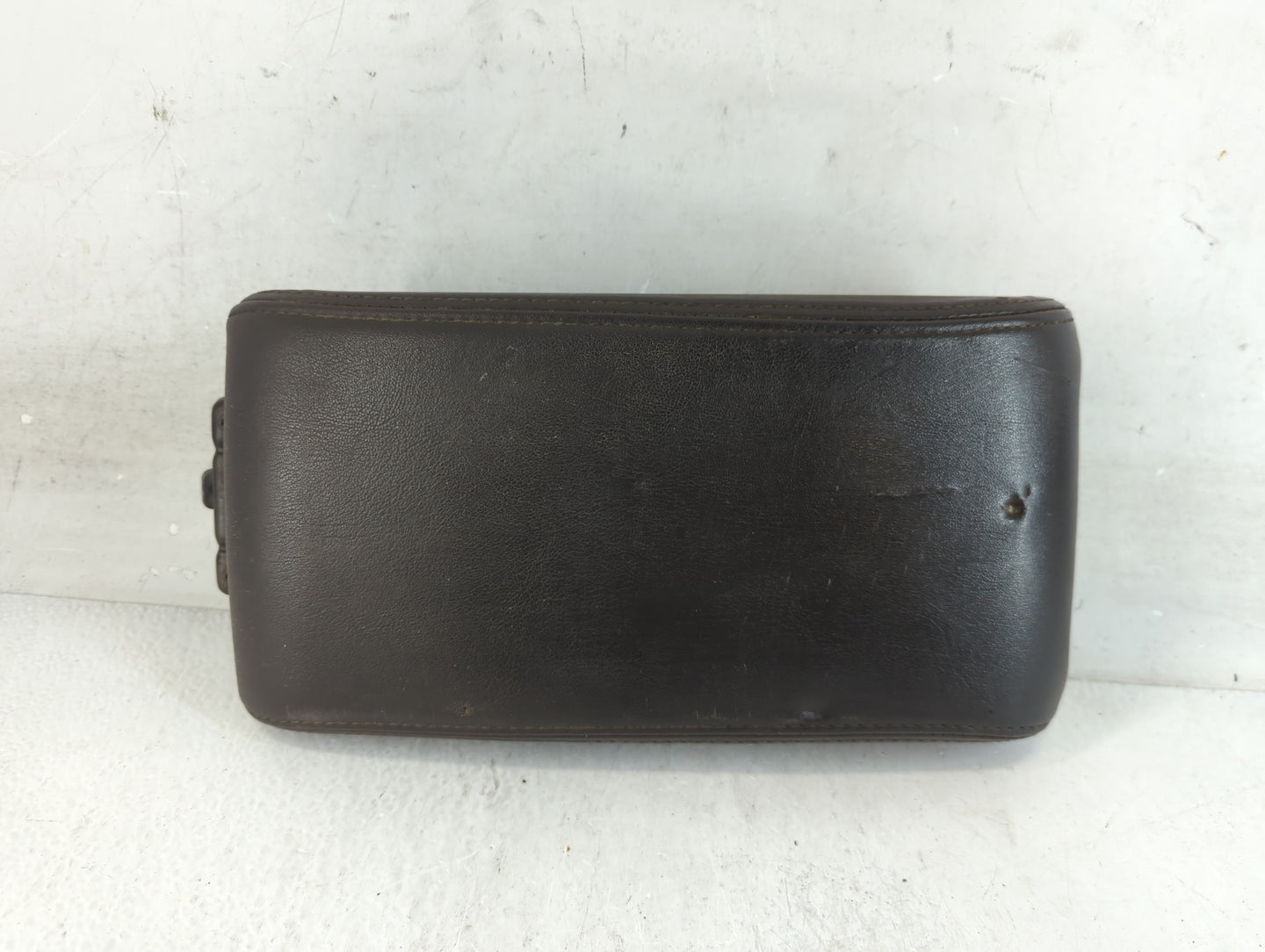 2008-2010 Saturn Vue Center Console Armrest Cover Lid Fits Fits 2008 2009 2010 OEM Used Auto Parts - Oemusedautoparts1.com