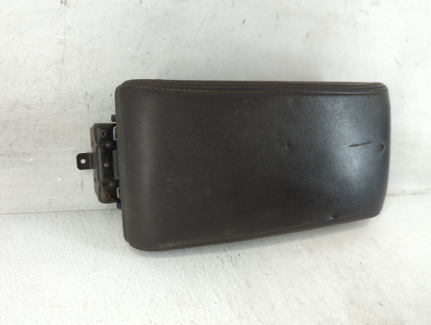 2008-2010 Saturn Vue Center Console Armrest Cover Lid Fits Fits 2008 2009 2010 OEM Used Auto Parts - Oemusedautoparts1.com