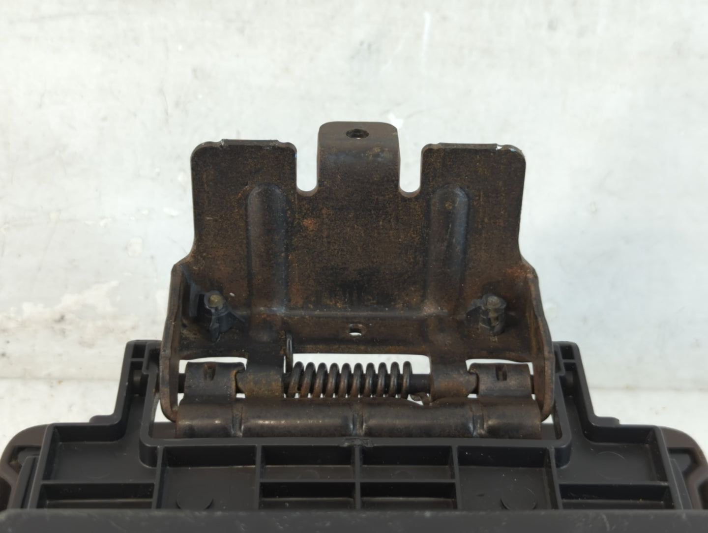 2008-2010 Saturn Vue Center Console Armrest Cover Lid Fits Fits 2008 2009 2010 OEM Used Auto Parts - Oemusedautoparts1.com