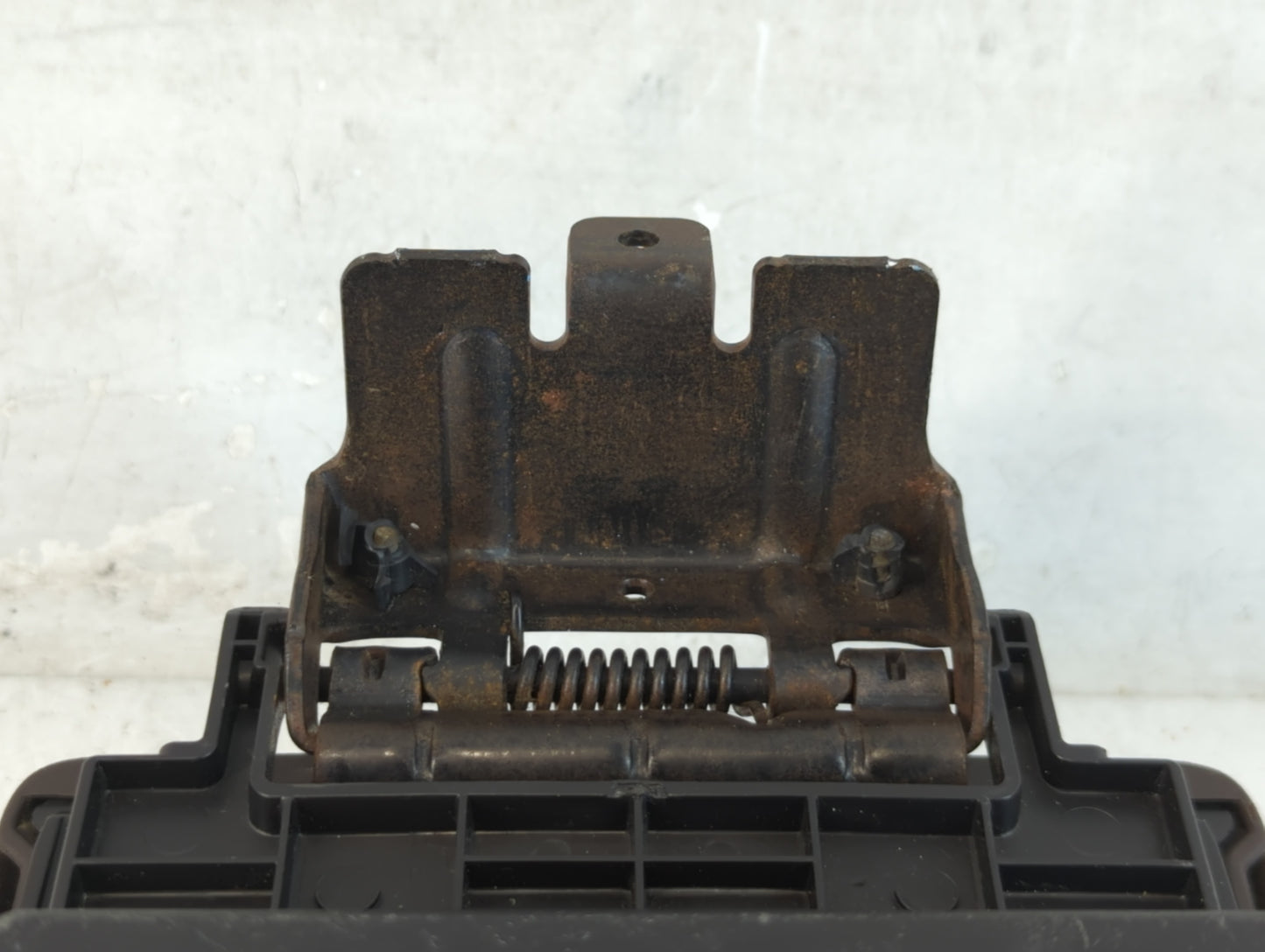 2008-2010 Saturn Vue Center Console Armrest Cover Lid Fits Fits 2008 2009 2010 OEM Used Auto Parts - Oemusedautoparts1.com