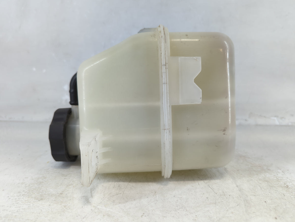 2008-2010 Saturn Vue Radiator Coolant Overflow Expansion Tank Bottle 903850 - Oemusedautoparts1.com