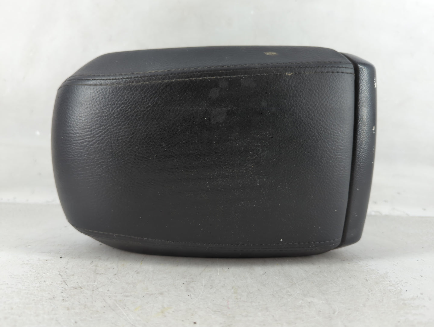 2008-2010 Saturn Vue Center Console Armrest Cover Lid Fits Fits 2008 2009 2010 OEM Used Auto Parts - Oemusedautoparts1.com