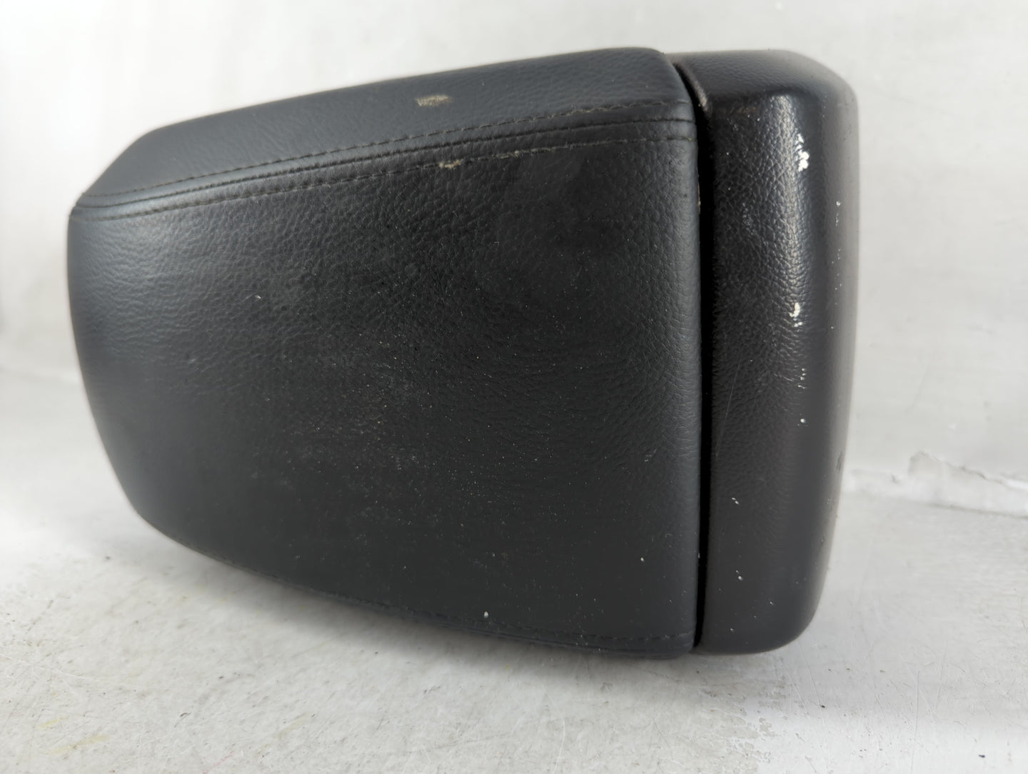 2008-2010 Saturn Vue Center Console Armrest Cover Lid Fits Fits 2008 2009 2010 OEM Used Auto Parts - Oemusedautoparts1.com