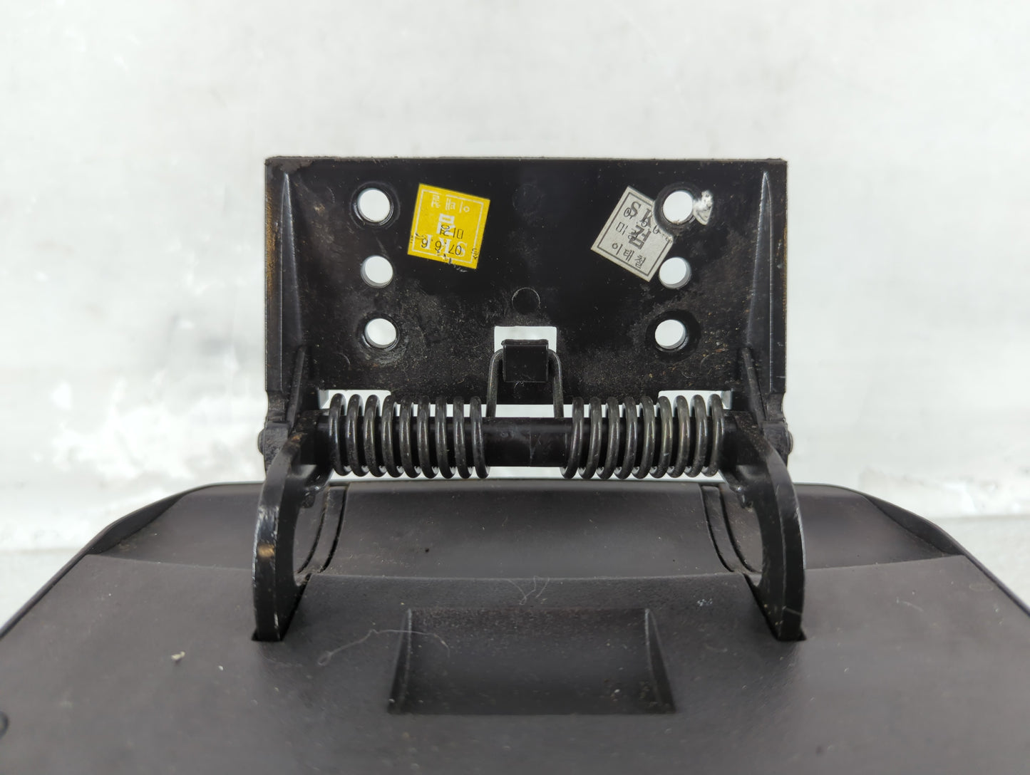 2008-2010 Saturn Vue Center Console Armrest Cover Lid Fits Fits 2008 2009 2010 OEM Used Auto Parts - Oemusedautoparts1.com