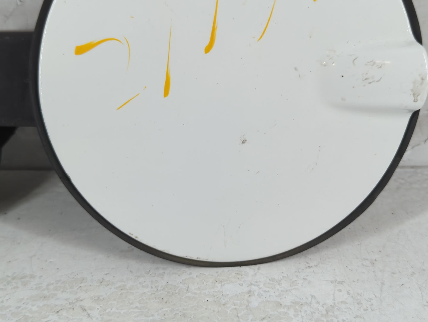 2008 Saturn Vue Fuel Tank Door Lid Gas Tank White - Oemusedautoparts1.com