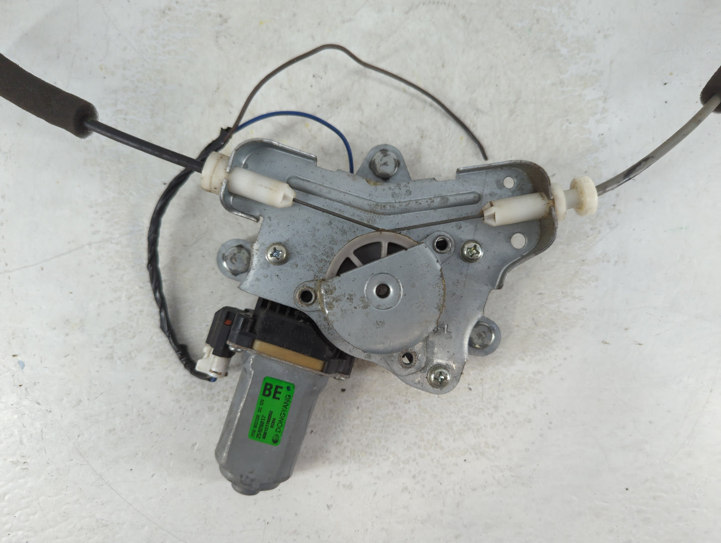 2008-2010 Saturn Vue Driver Left Front Window Regulator - Oemusedautoparts1.com