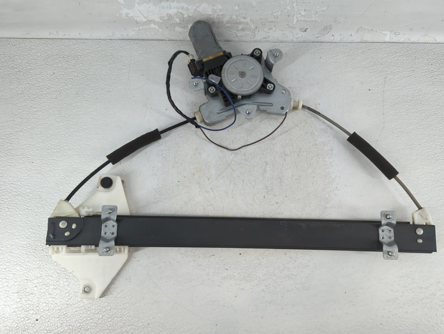 2008-2010 Saturn Vue Driver Left Front Window Regulator - Oemusedautoparts1.com