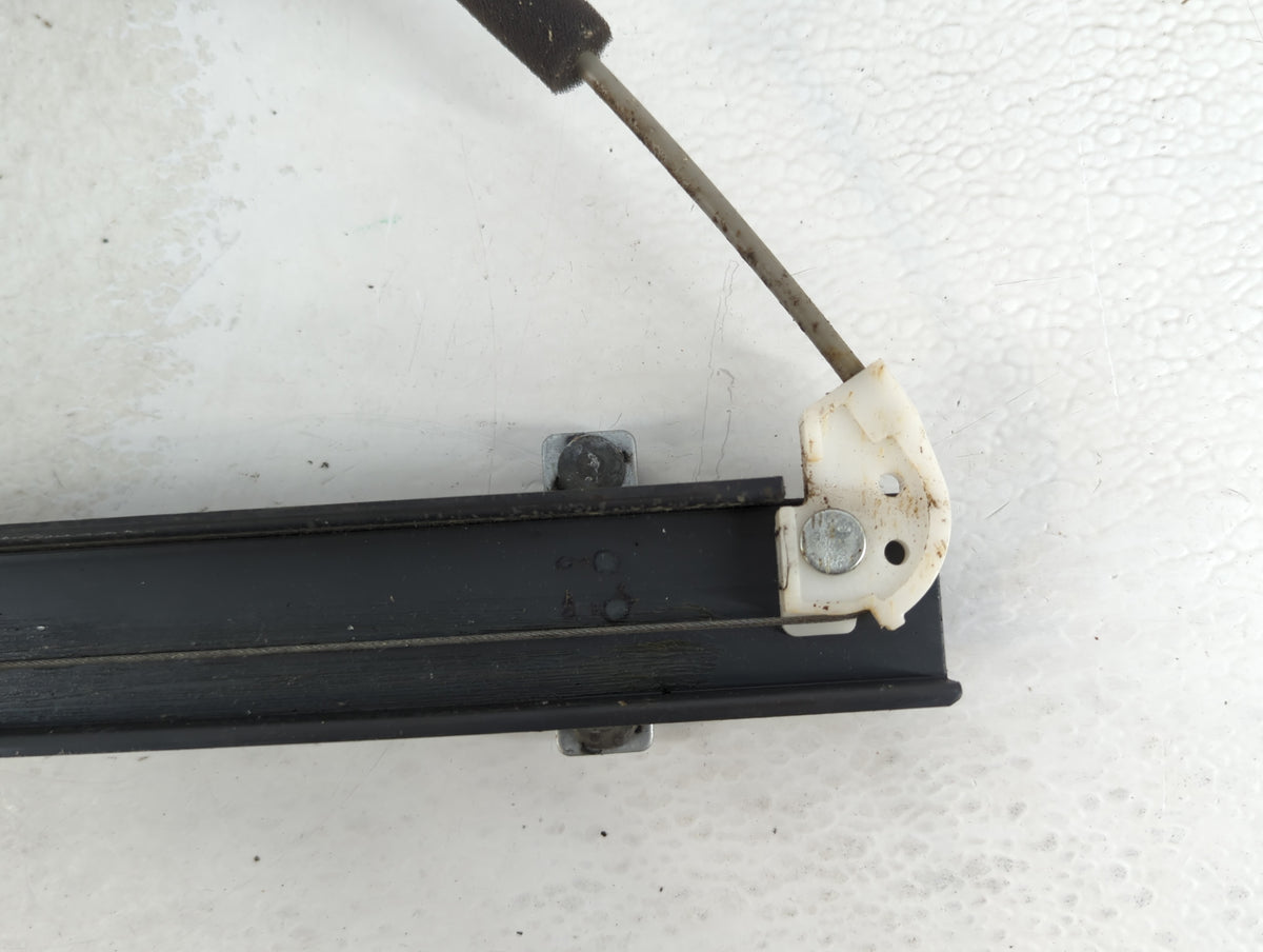 2008-2010 Saturn Vue Used Window Regulator Passenger Front 904781 - Oemusedautoparts1.com