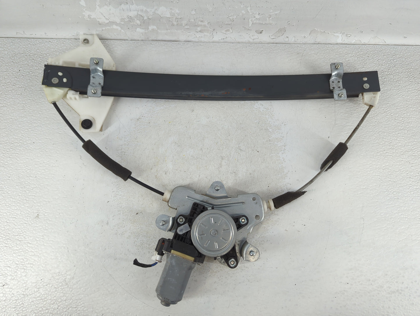 2008-2010 Saturn Vue Used Window Regulator Passenger Front - Oemusedautoparts1.com