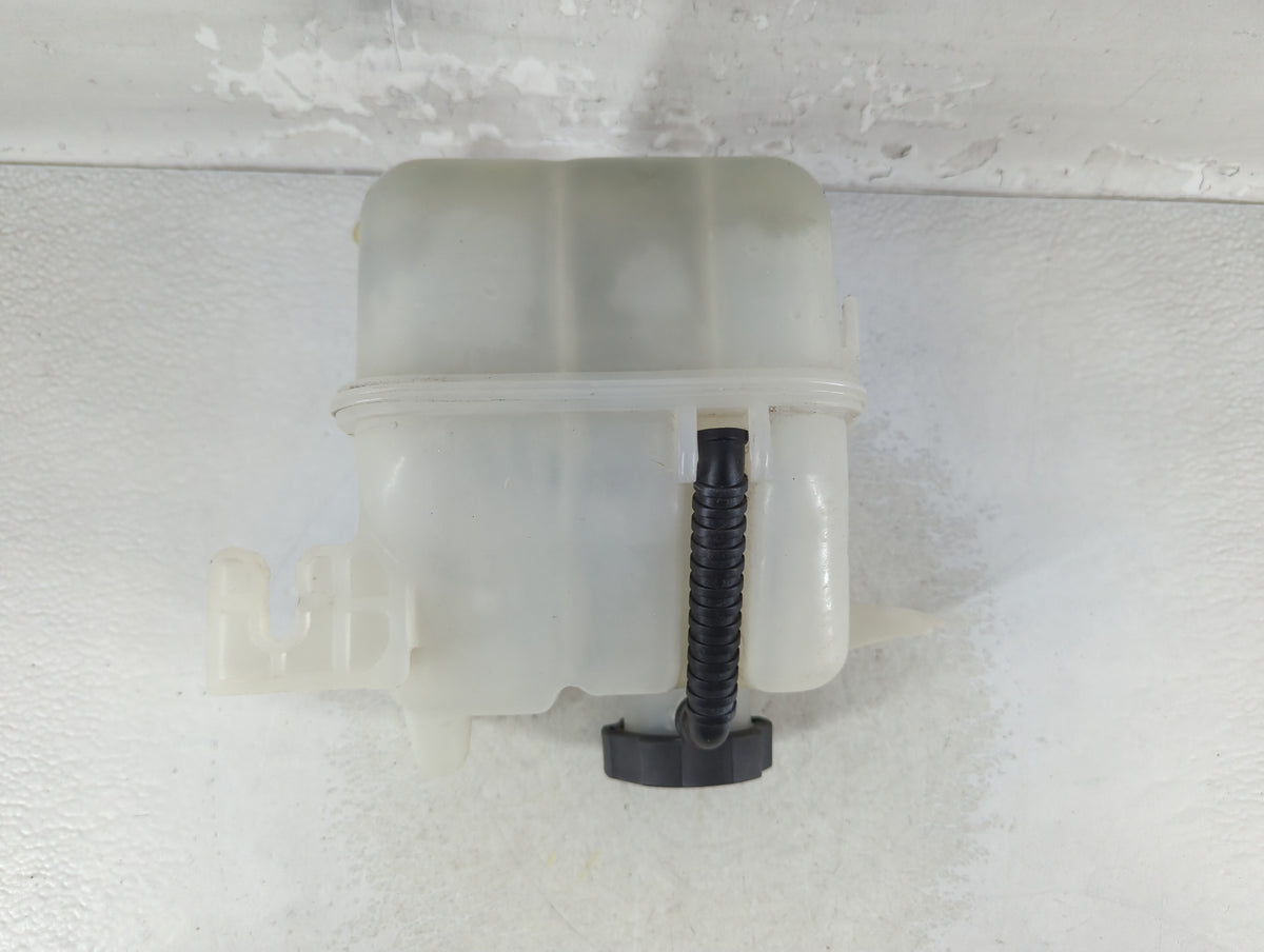 2008-2010 Saturn Vue Radiator Coolant Overflow Expansion Tank Bottle 904785 - Oemusedautoparts1.com