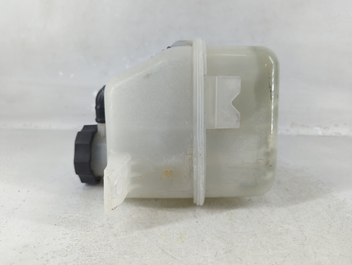 2008-2010 Saturn Vue Radiator Coolant Overflow Expansion Tank Bottle 904785 - Oemusedautoparts1.com