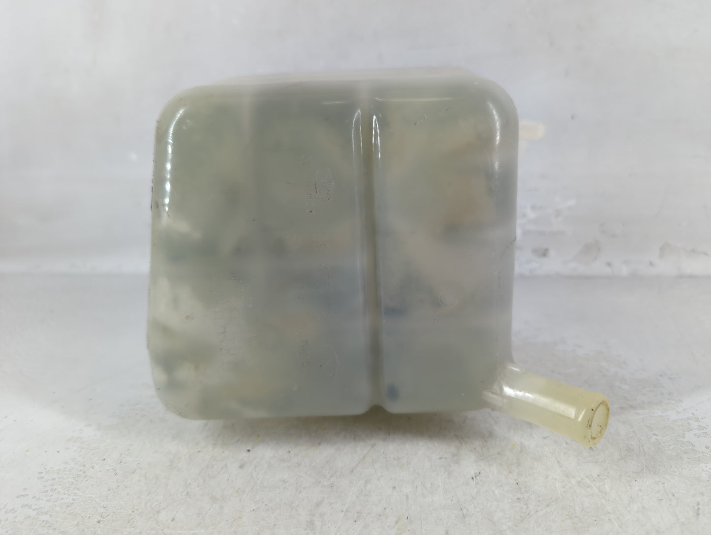 2008-2010 Saturn Vue Radiator Coolant Overflow Expansion Tank Bottle - Oemusedautoparts1.com