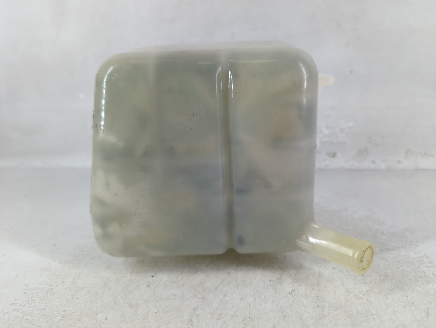 2008-2010 Saturn Vue Radiator Coolant Overflow Expansion Tank Bottle 904785 - Oemusedautoparts1.com