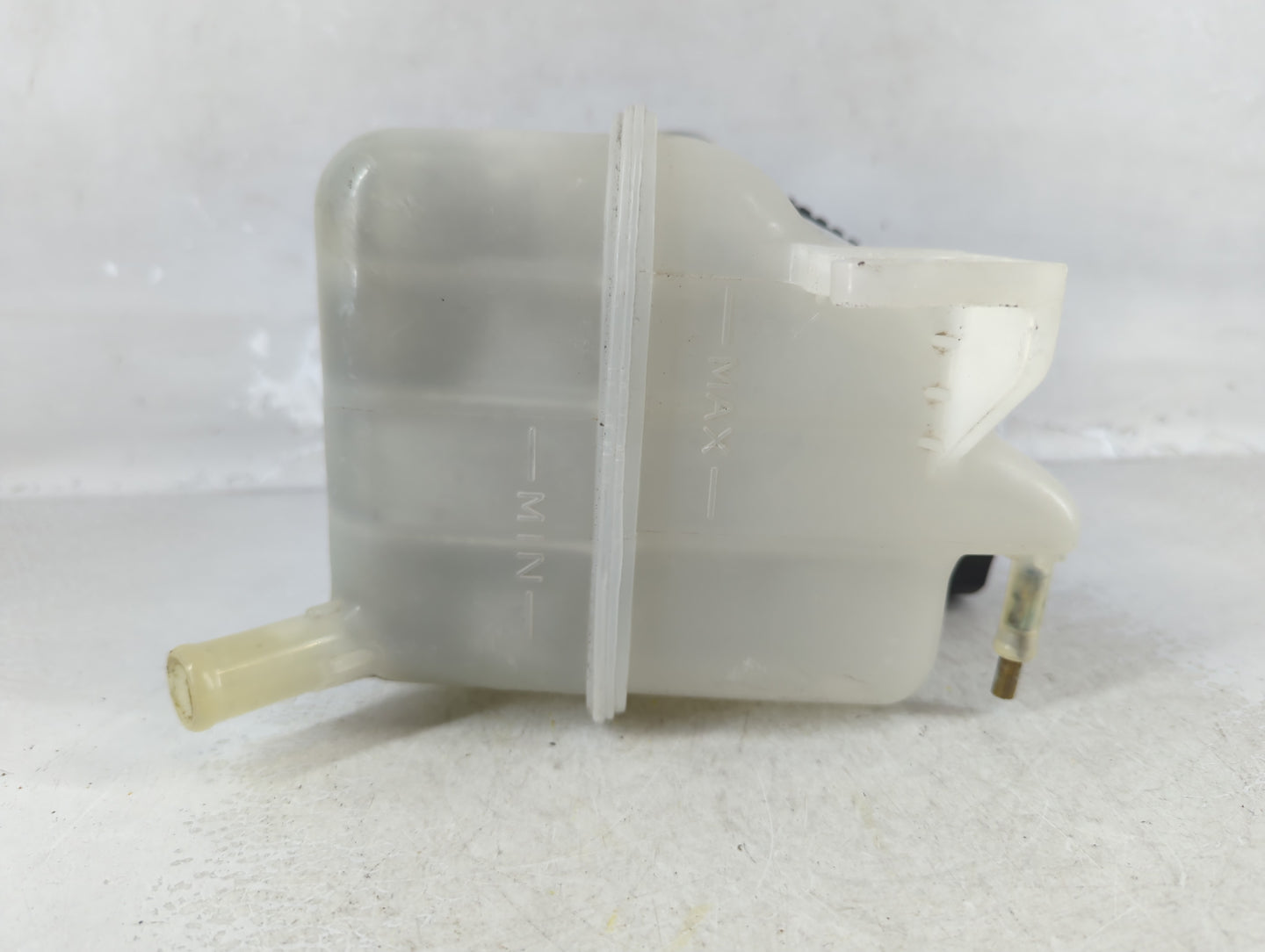 2008-2010 Saturn Vue Radiator Coolant Overflow Expansion Tank Bottle 904785 - Oemusedautoparts1.com