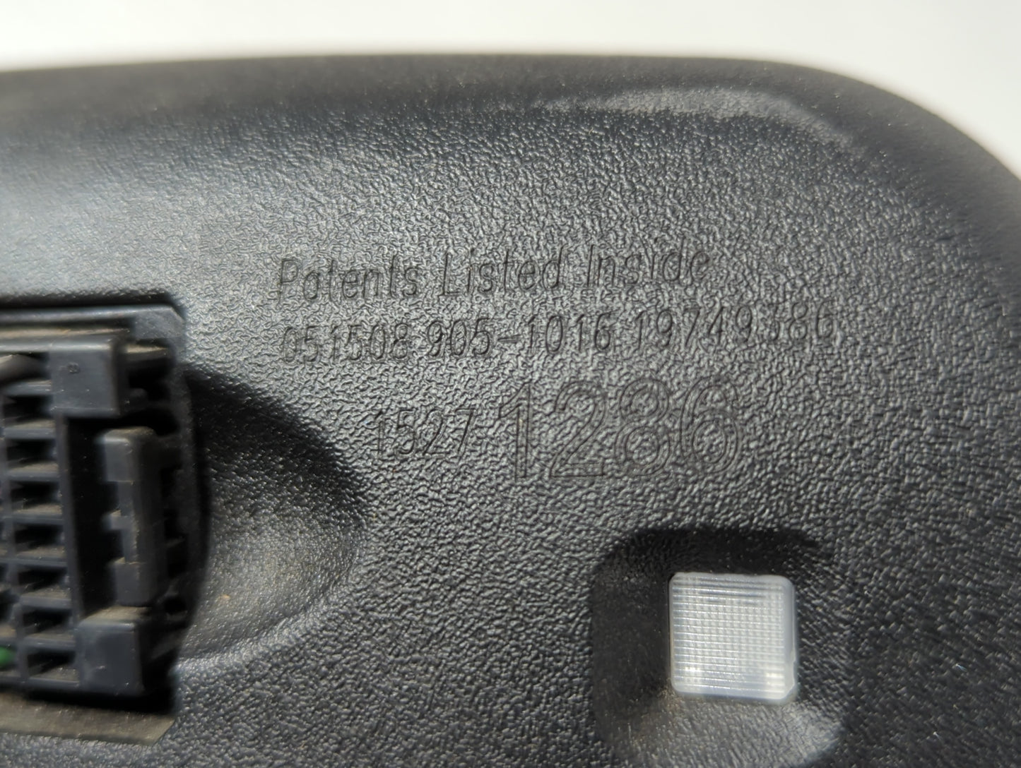2008 Saturn Vue Interior Rear View Mirror Replacement OEM P/N:15271286 Fits OEM Used Auto Parts - Oemusedautoparts1.com