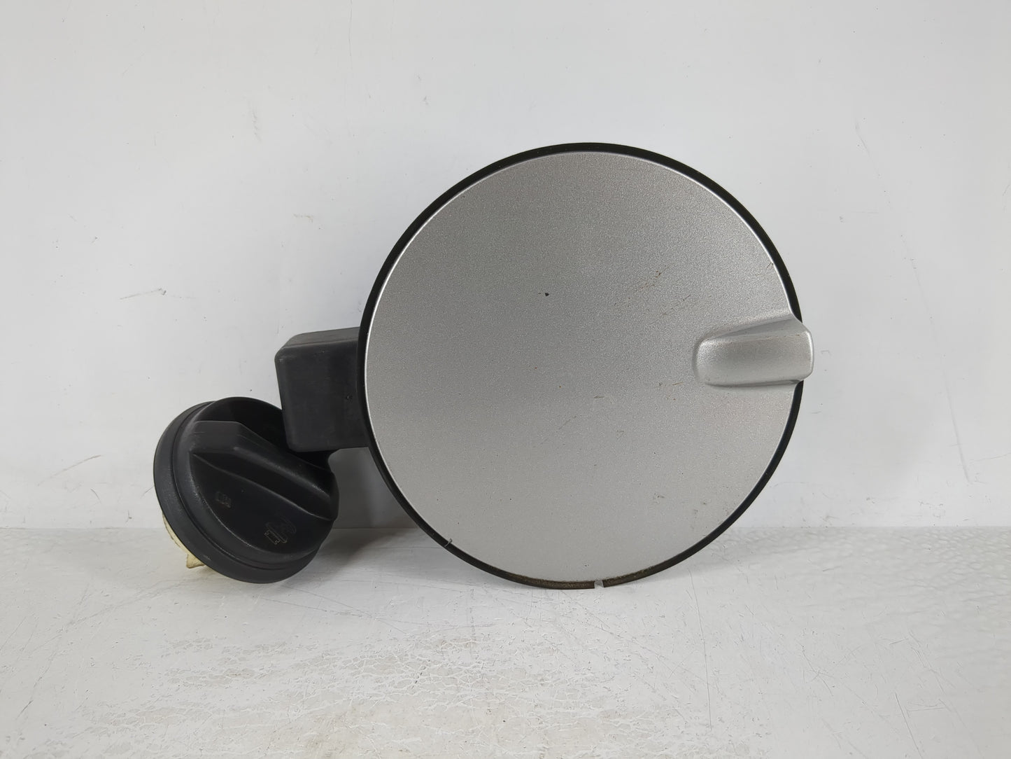 2008 Saturn Vue Fuel Tank Door Lid Gas Tank - Oemusedautoparts1.com