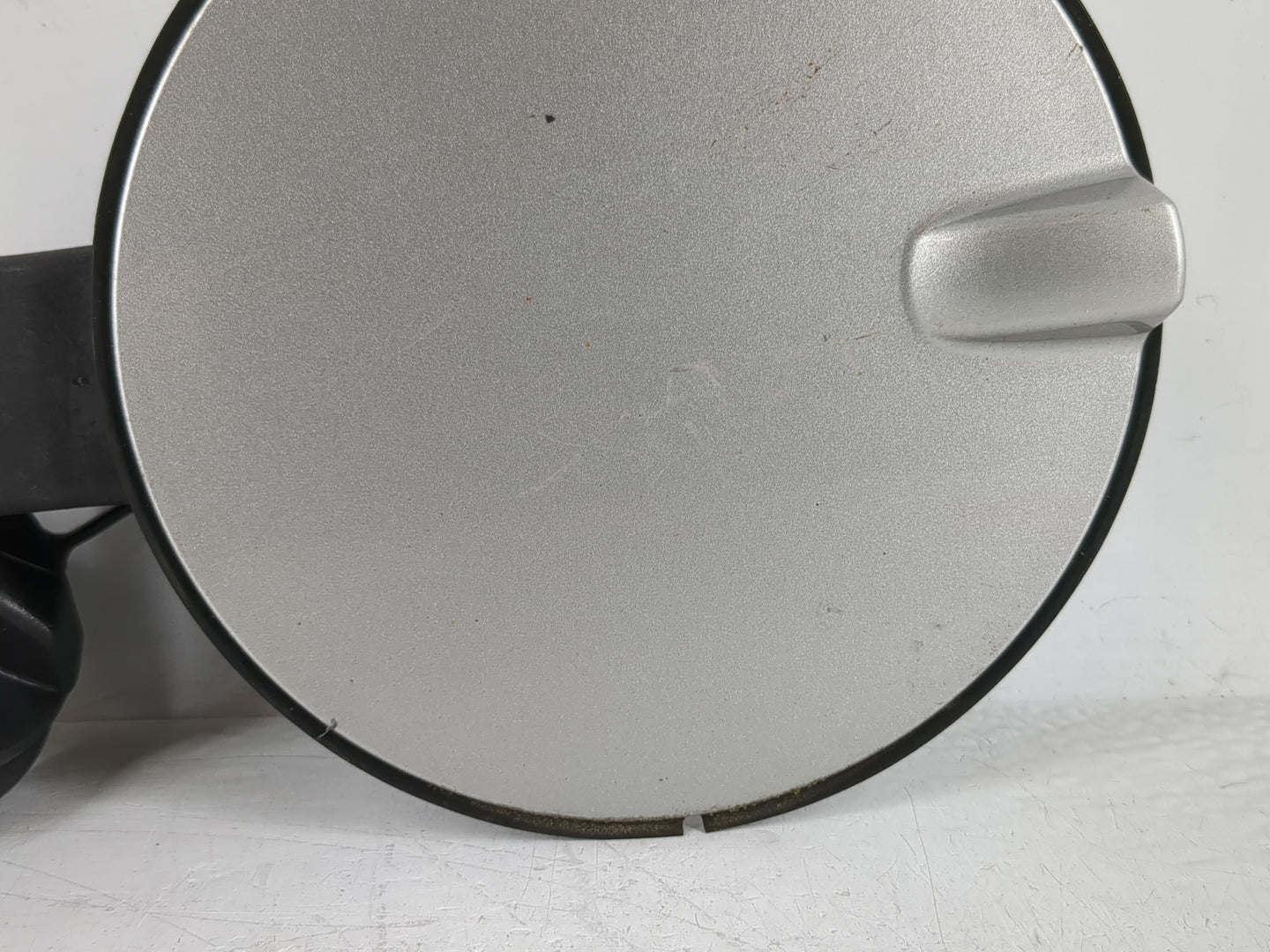 2008 Saturn Vue Fuel Tank Door Lid Gas Tank - Oemusedautoparts1.com