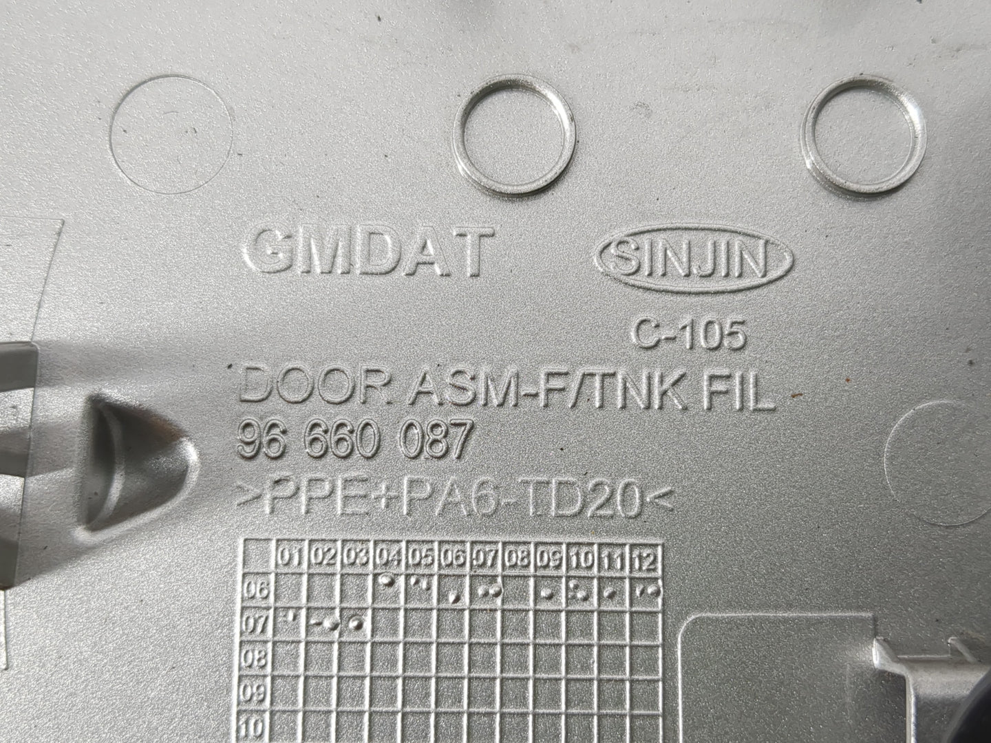2008 Saturn Vue Fuel Tank Door Lid Gas Tank - Oemusedautoparts1.com