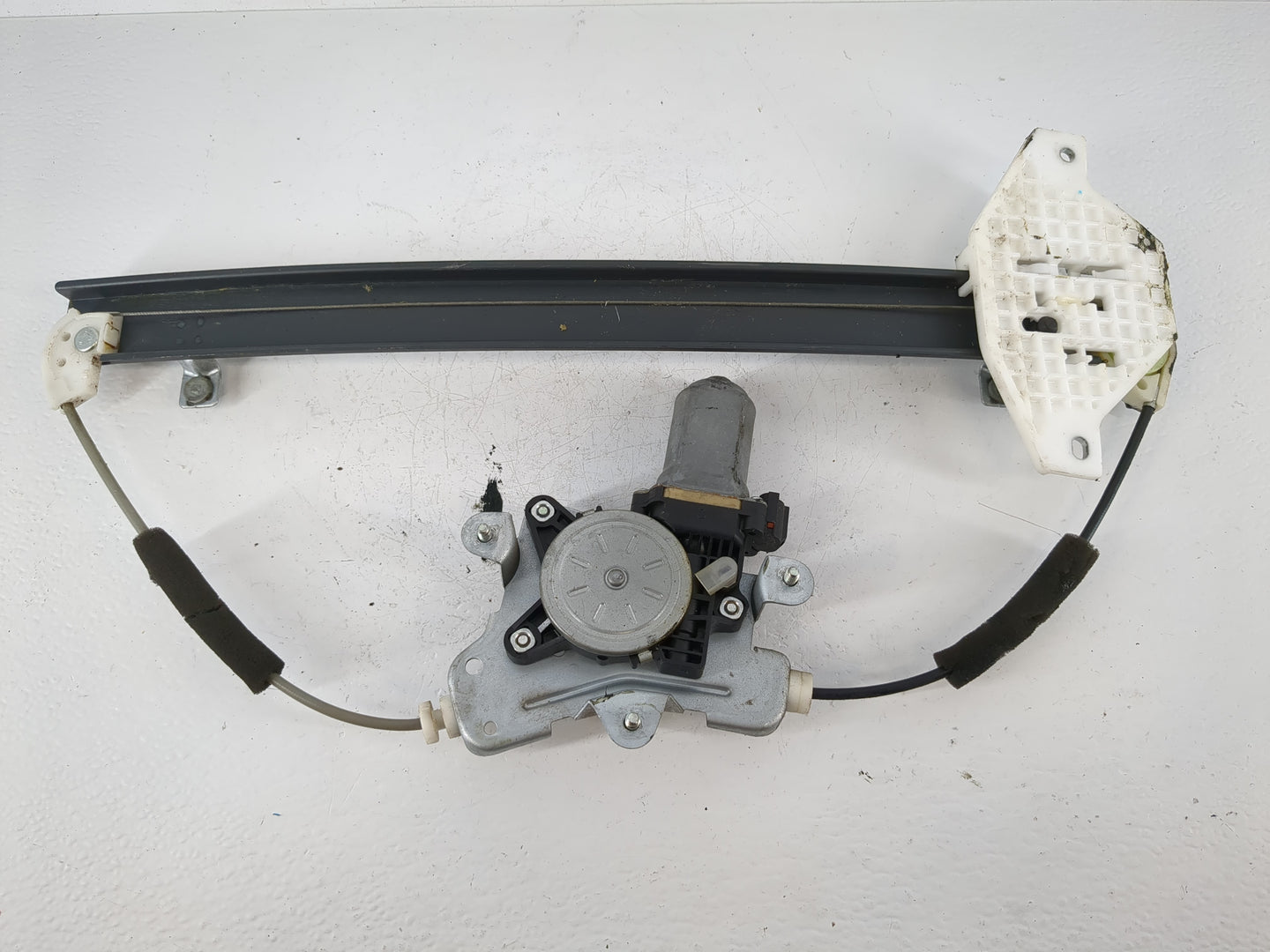 2008-2010 Saturn Vue Driver Front Left Power Window Motor - Oemusedautoparts1.com