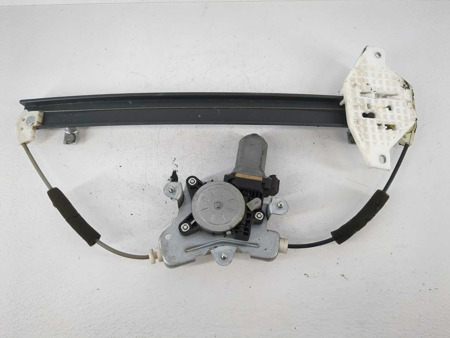 2008-2010 Saturn Vue Driver Front Left Power Window Motor - Oemusedautoparts1.com