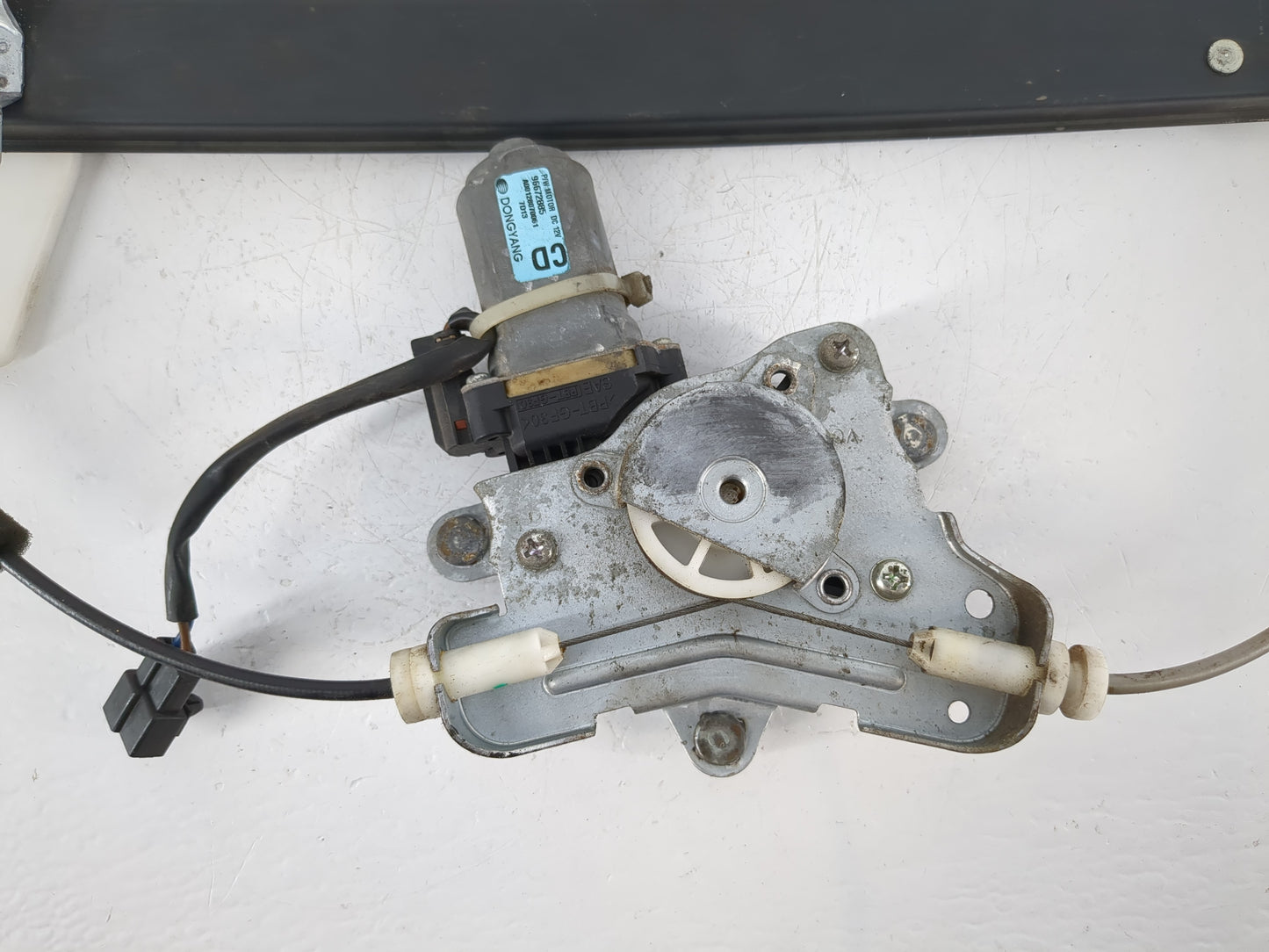 2008-2010 Saturn Vue Passenger Rear Right Power Window Motor - Oemusedautoparts1.com