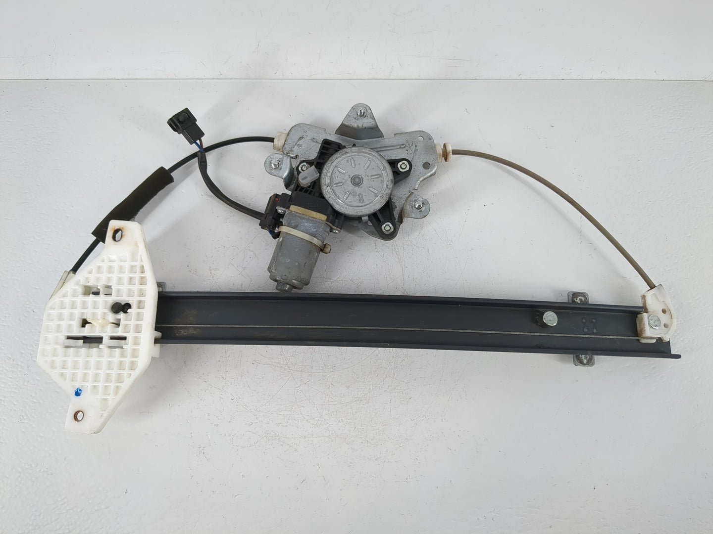 2008-2010 Saturn Vue Passenger Rear Right Power Window Motor - Oemusedautoparts1.com