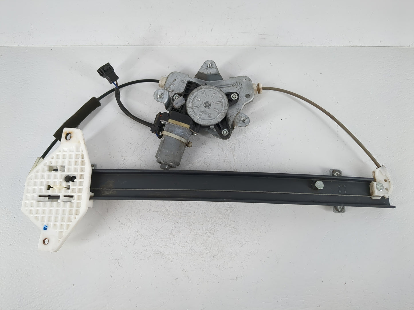 2008-2010 Saturn Vue Passenger Rear Right Power Window Motor - Oemusedautoparts1.com