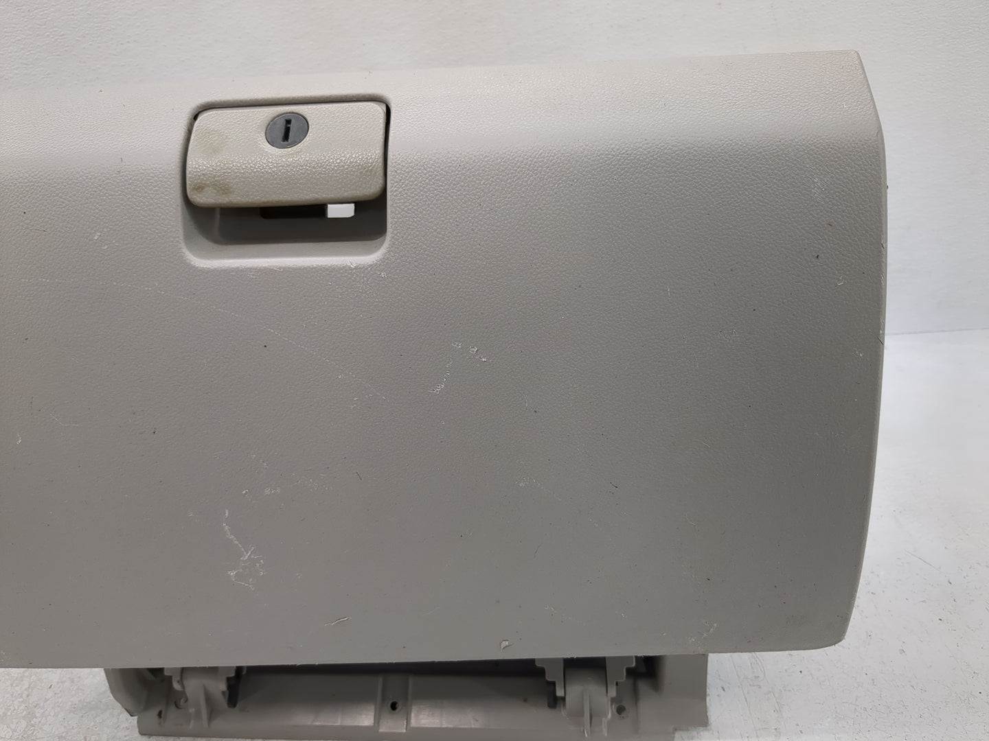 2008 Saturn Vue Passenger Glove Box Door Storage Compartment - Oemusedautoparts1.com