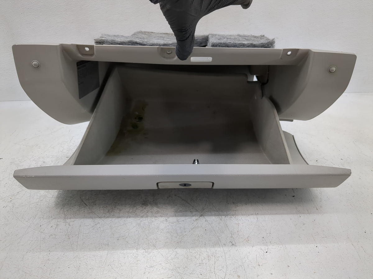 2008 Saturn Vue Passenger Glove Box Door Storage Compartment 956739 - Oemusedautoparts1.com