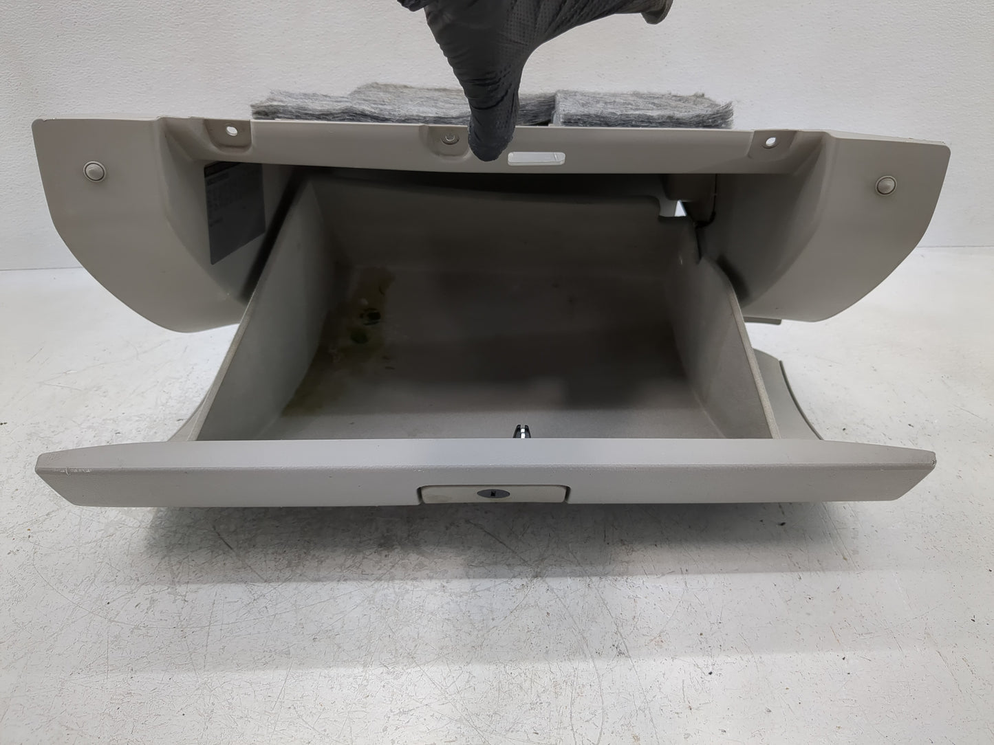 2008 Saturn Vue Passenger Glove Box Door Storage Compartment 956739 - Oemusedautoparts1.com