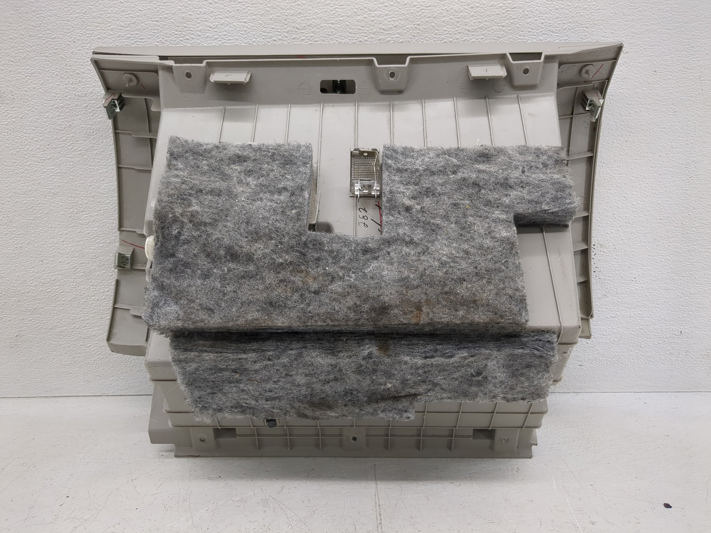 2008 Saturn Vue Passenger Glove Box Door Storage Compartment - Oemusedautoparts1.com