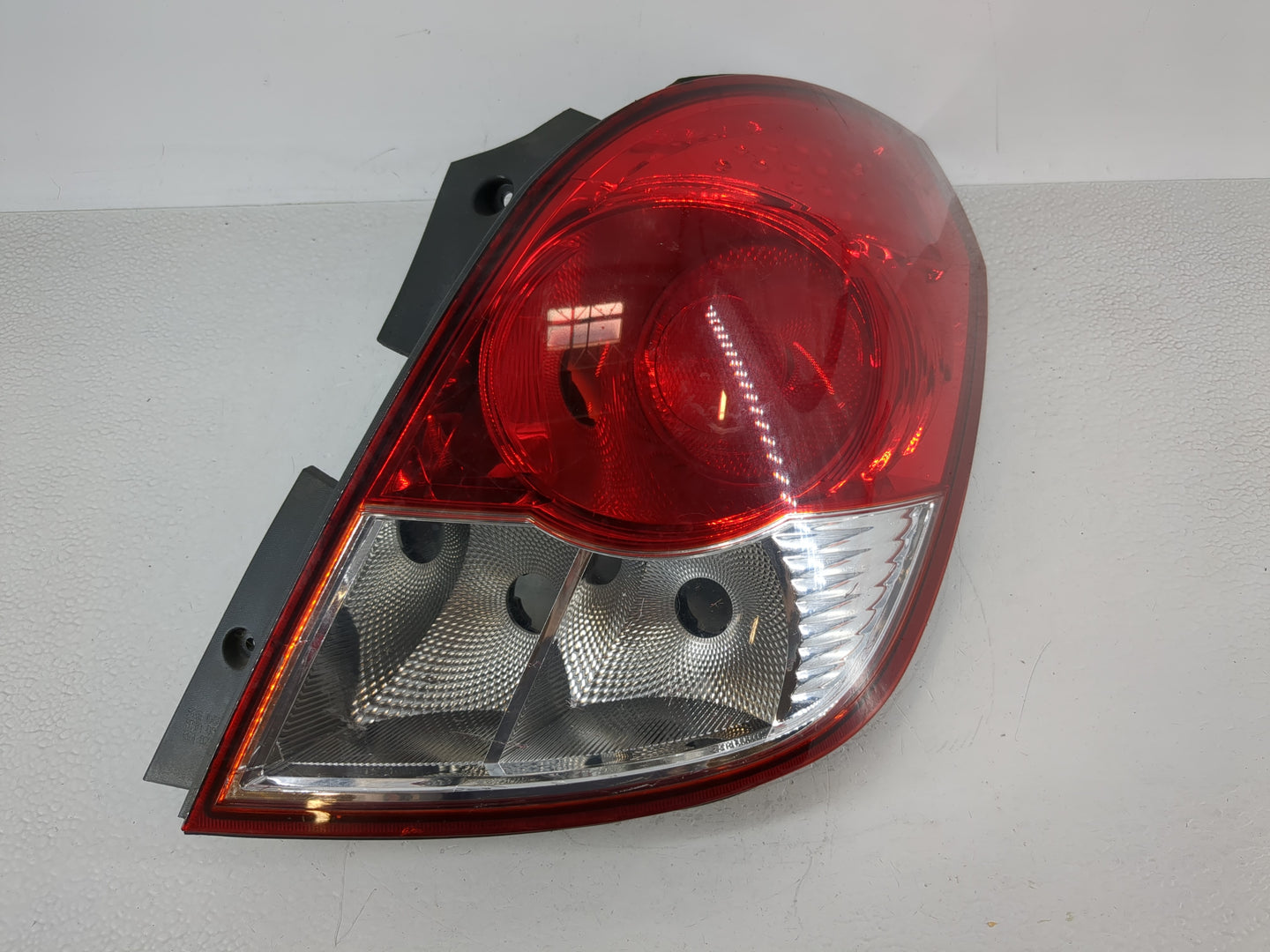 2008 Saturn Vue Driver Left Side Tail Light Taillight Deck Lid Mounted - Oemusedautoparts1.com