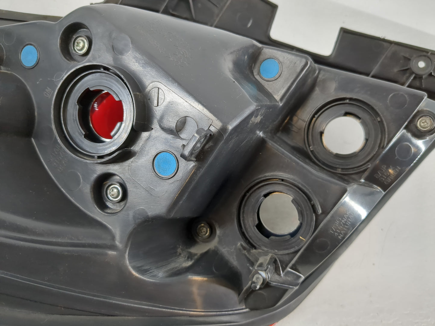 2008 Saturn Vue Driver Left Side Tail Light Taillight Deck Lid Mounted - Oemusedautoparts1.com