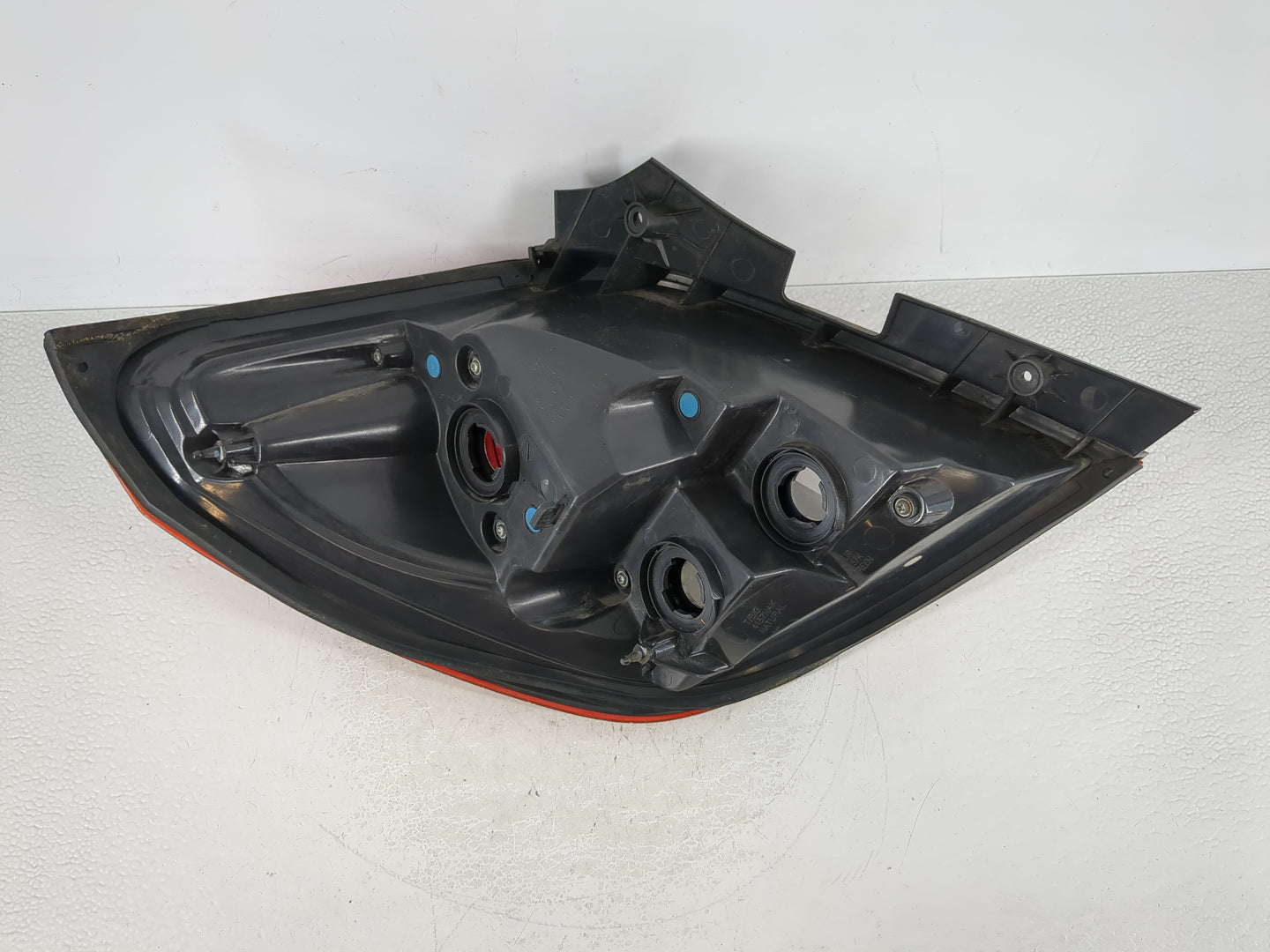 2008 Saturn Vue Driver Left Side Tail Light Taillight Deck Lid Mounted - Oemusedautoparts1.com