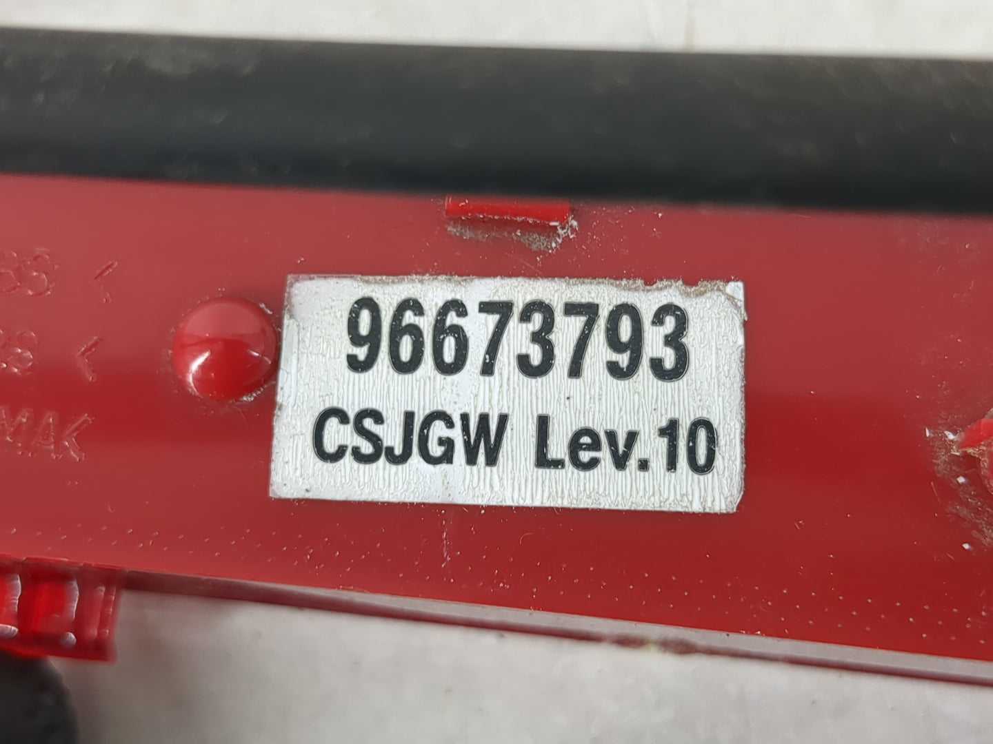 2008 Saturn Vue Driver Left Side Tail Light Taillight Deck Lid Mounted - Oemusedautoparts1.com