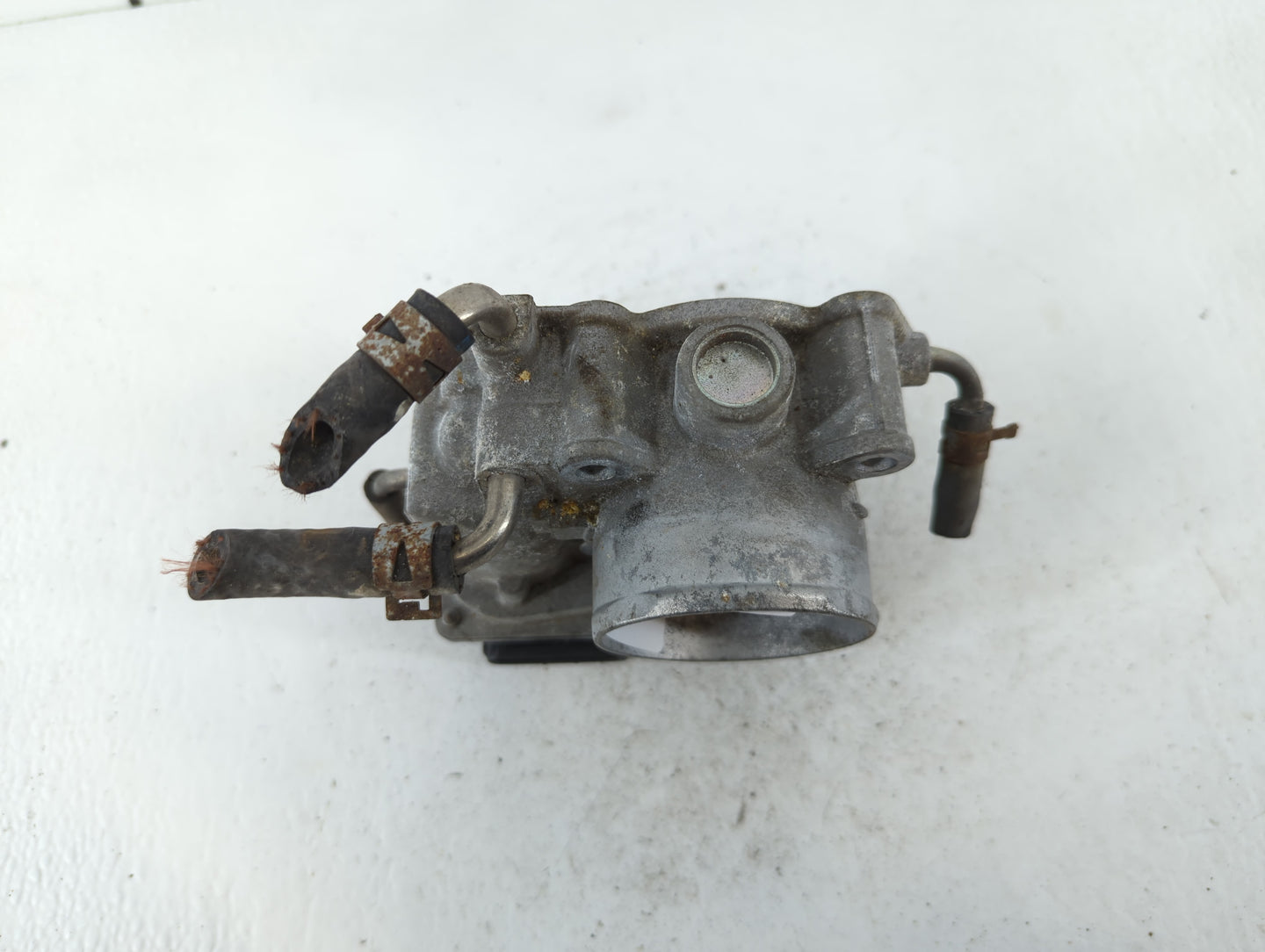 2008-2015 Scion Xb Throttle Body P/N:22030-28070 Fits Fits 2006 2007 2008 2009 2010 2011 2012 2013 2014 2015 OEM Used Auto P