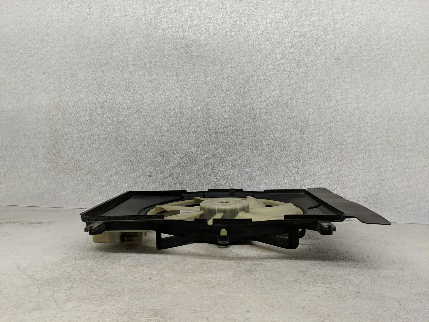 2008-2014 Scion Xd Electric Radiator Cooling Fan Motor Assembly P/N:168000-9130 Fits Fits 2008 2009 2010 2011 2012 2013 2014