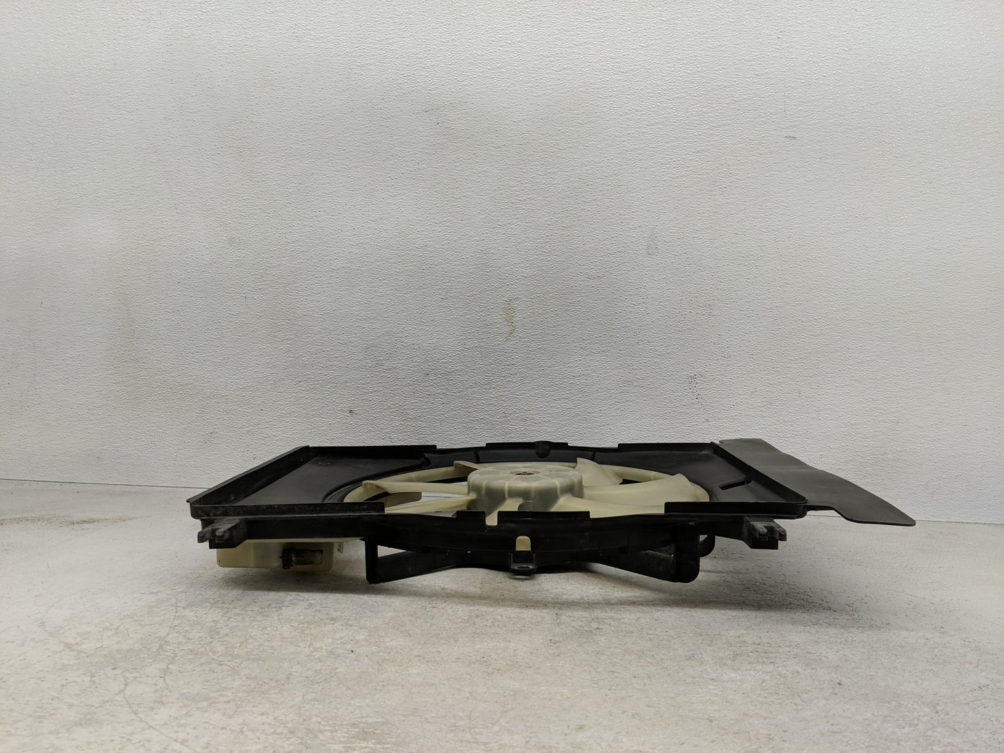 2008-2014 Scion Xd Electric Radiator Cooling Fan Motor Assembly P/N:168000-9130 Fits Fits 2008 2009 2010 2011 2012 2013 2014