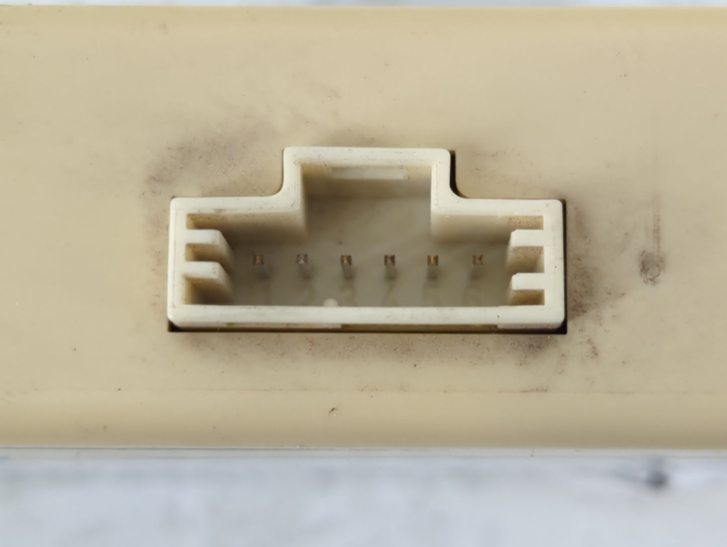 2008-2016 Smart Fortwo Body Control Module Bcm Inner Cabin Fuse Box - Oemusedautoparts1.com