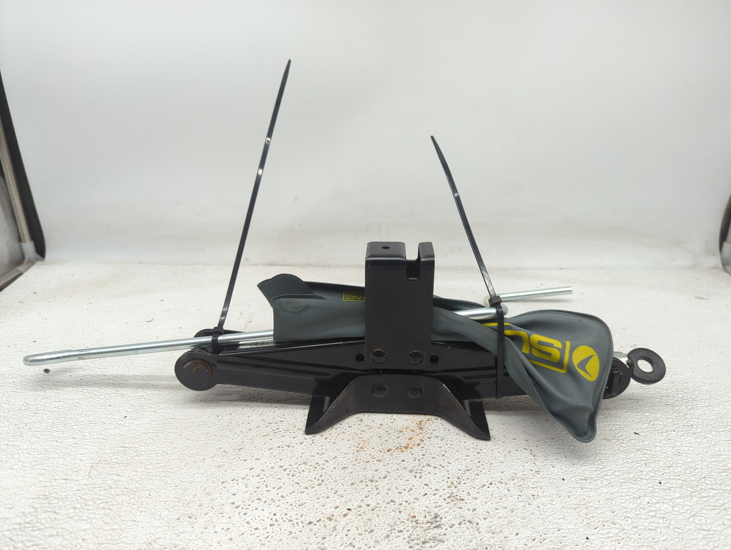 2008 Subaru Forester Spare Scissor Car Jack - Oemusedautoparts1.com