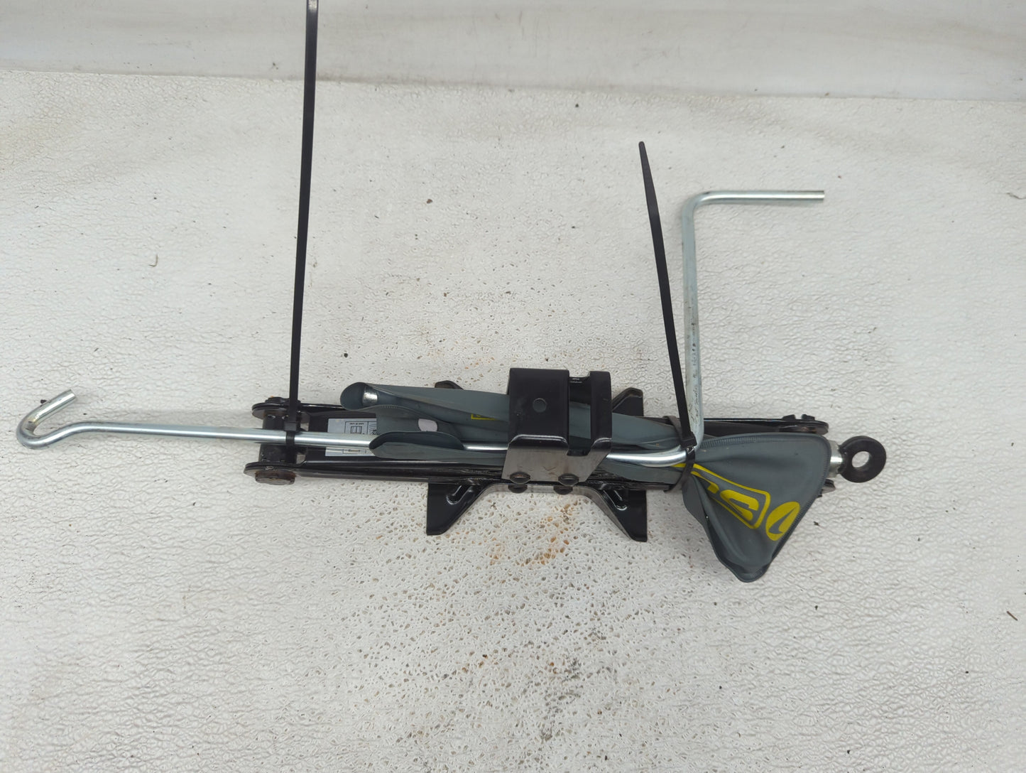 2008 Subaru Forester Spare Scissor Car Jack - Oemusedautoparts1.com