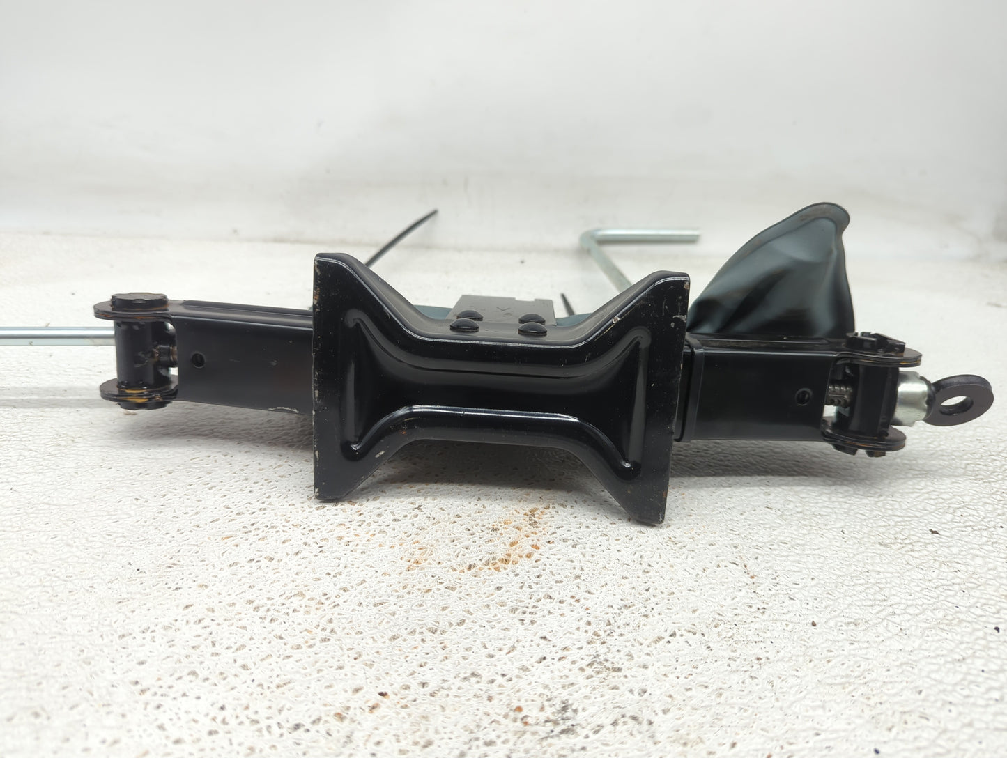 2008 Subaru Forester Spare Scissor Car Jack - Oemusedautoparts1.com