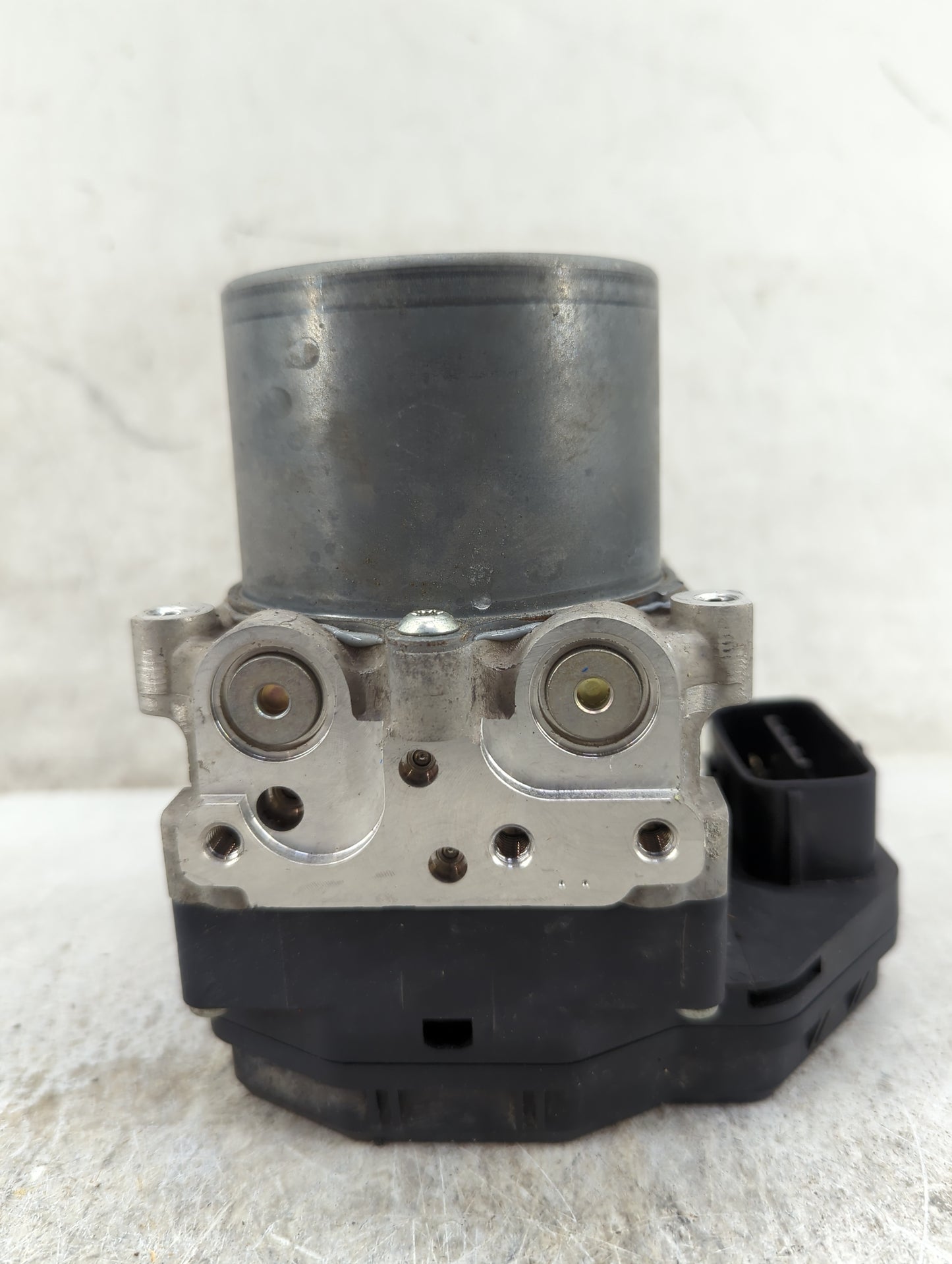 2008-2009 Subaru Impreza ABS Pump Control Module Replacement P/N:47660 4GV0A 133230-7061 Fits Fits 2008 2009 OEM Used Auto P