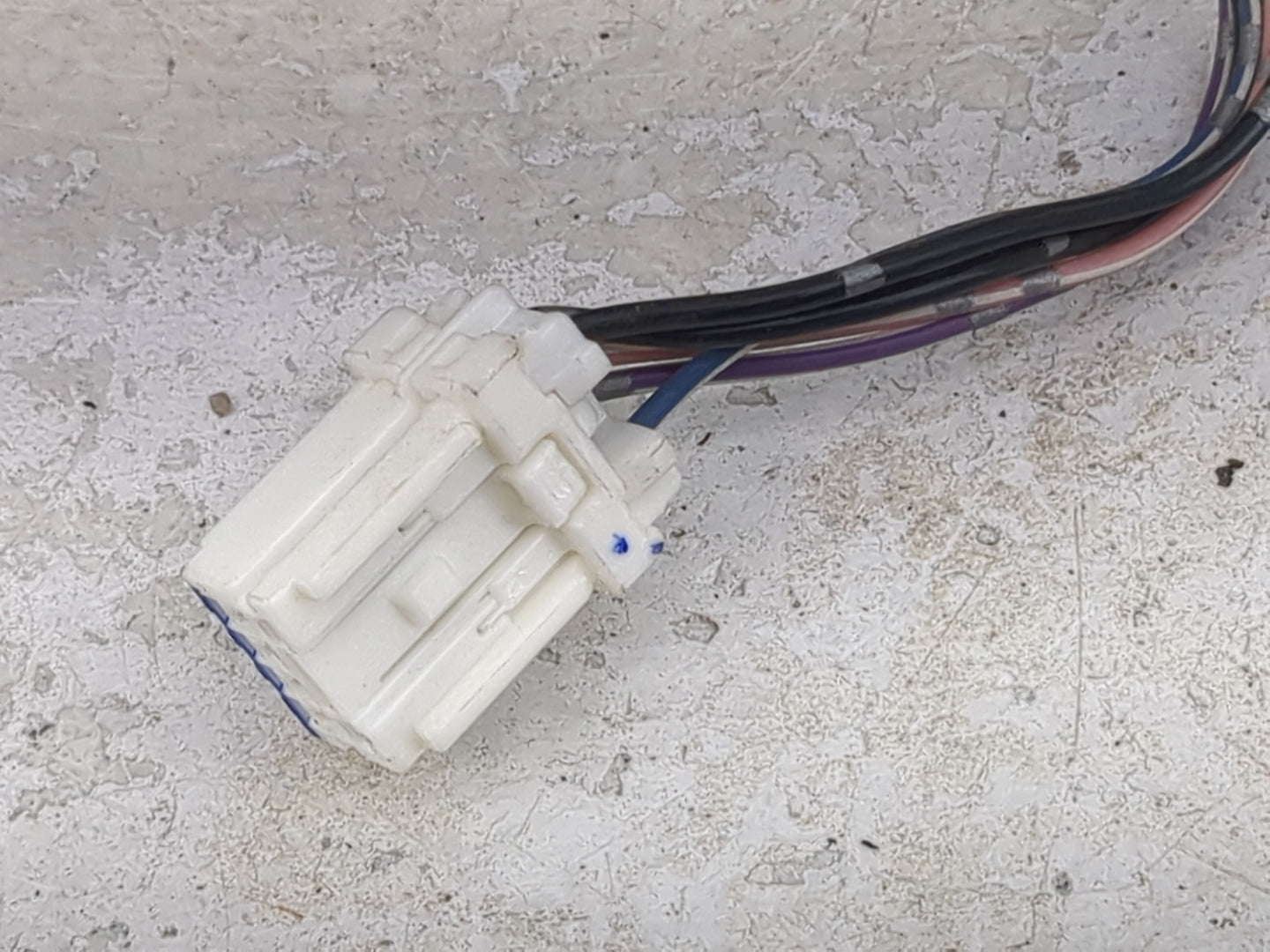 2005-2009 Subaru Legacy Driver Side View Mirror - Left Door Mirror OEM Used - Oemusedautoparts1.com
